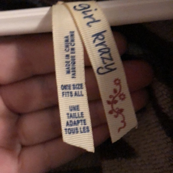 One size fits all beautiful zip up poncho w/ hood - Picture 5 of 5